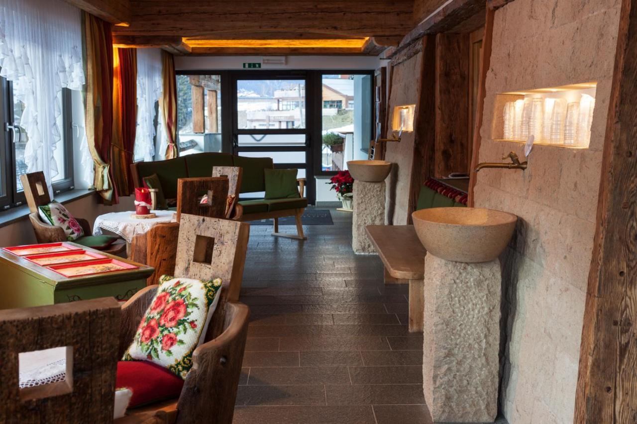 Hotel Terme Antico Bagno Pozza di Fassa Esterno foto