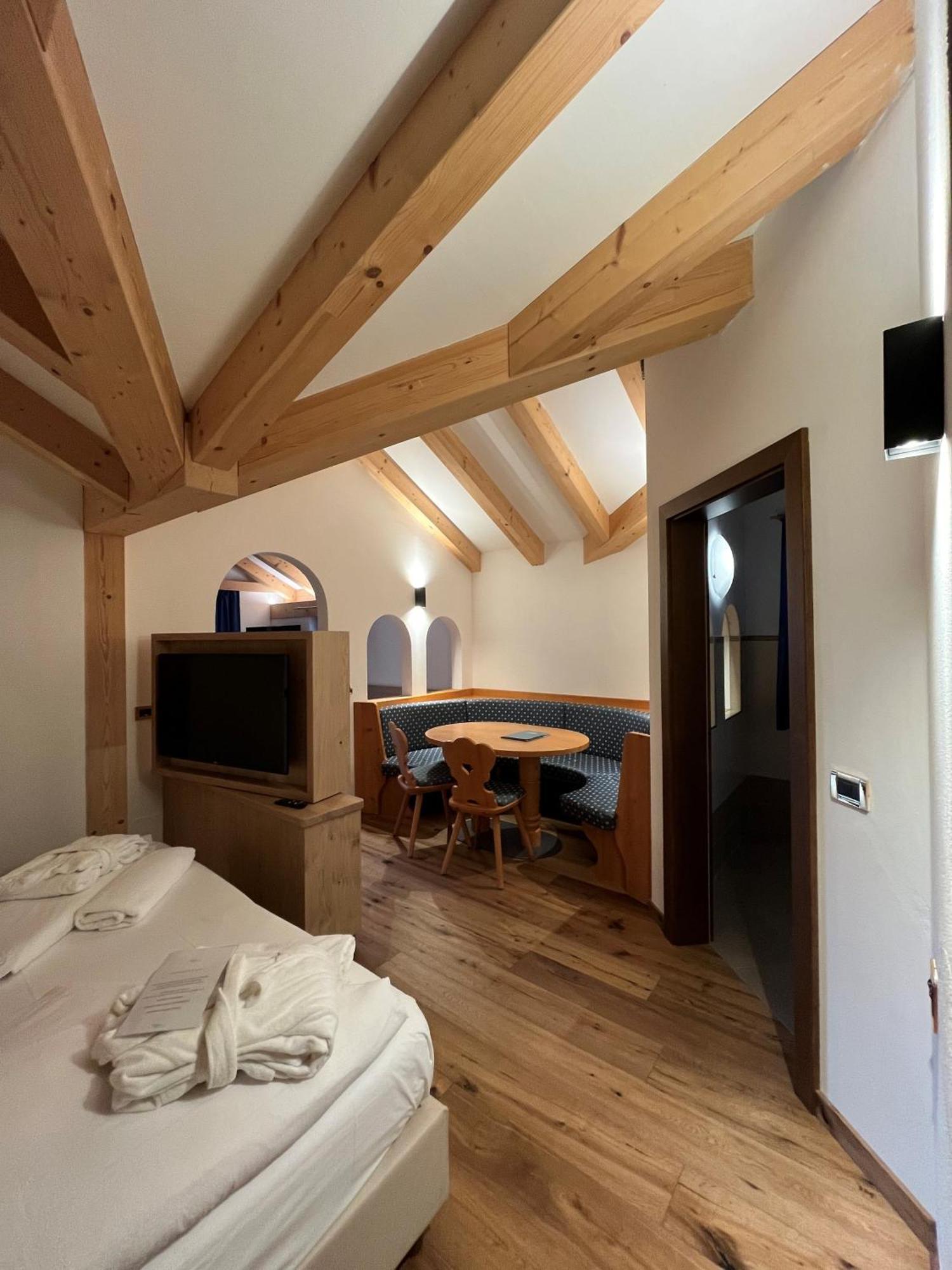 Hotel Terme Antico Bagno Pozza di Fassa Camera foto