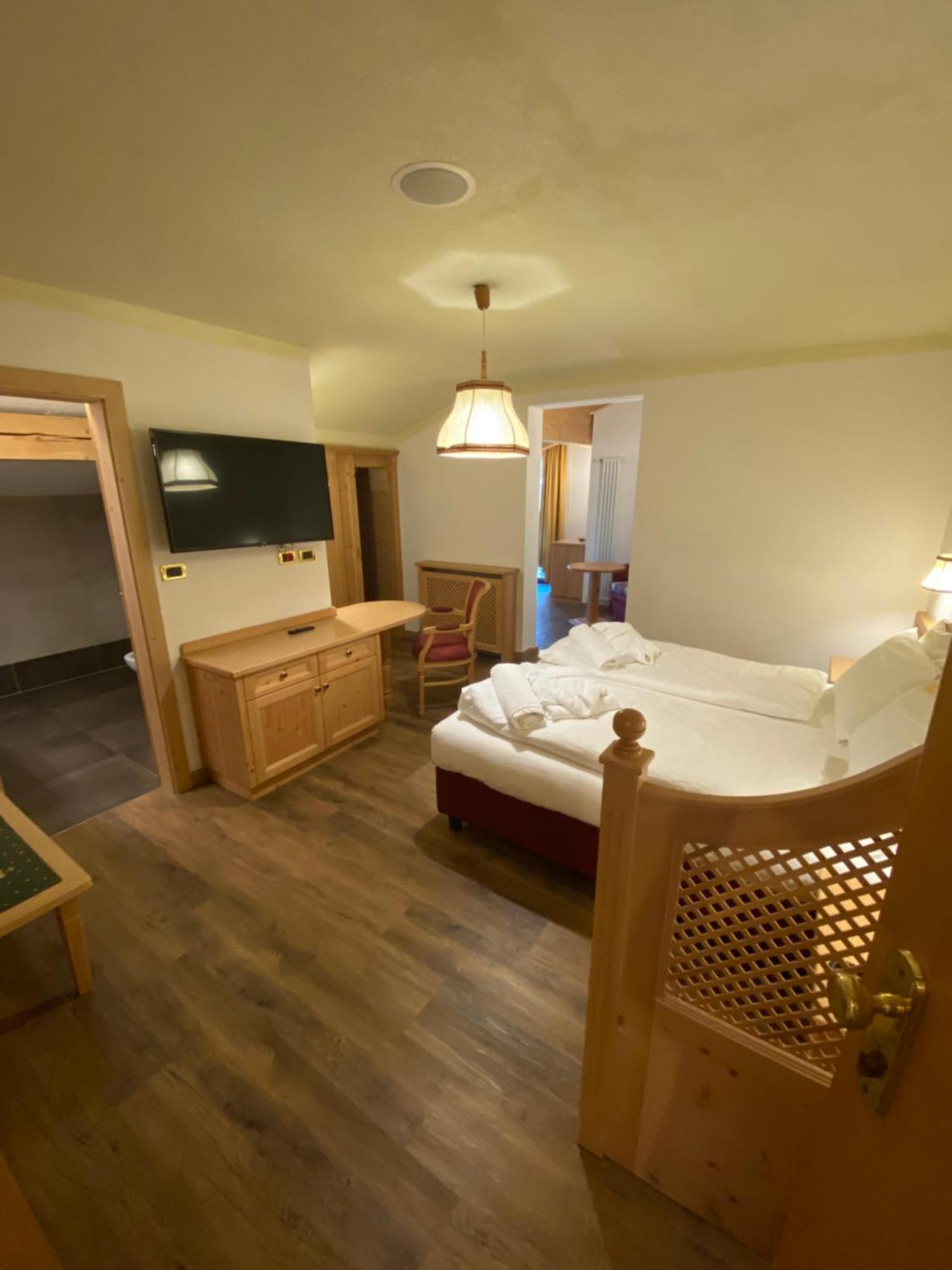 Hotel Terme Antico Bagno Pozza di Fassa Camera foto