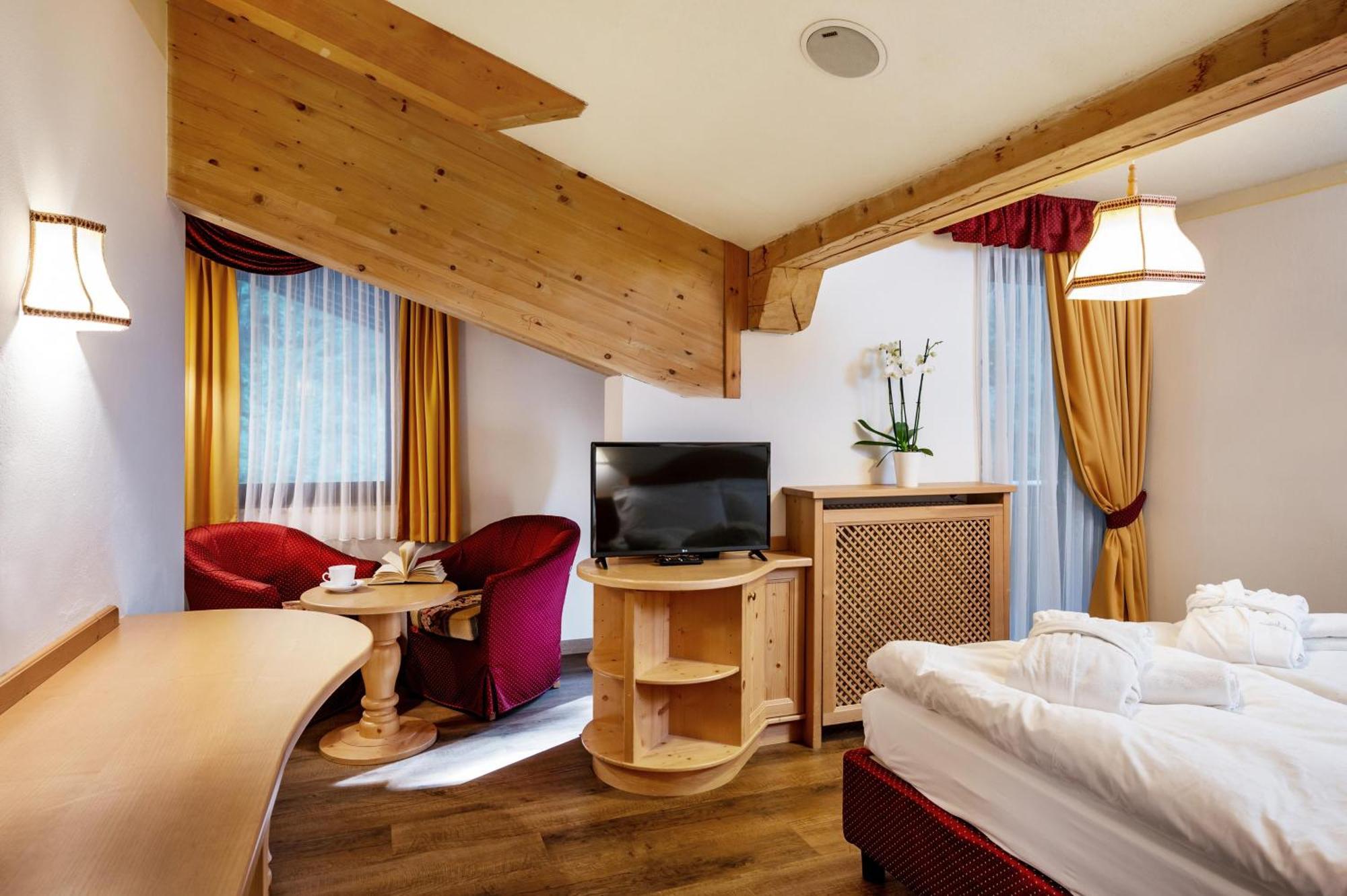 Hotel Terme Antico Bagno Pozza di Fassa Camera foto