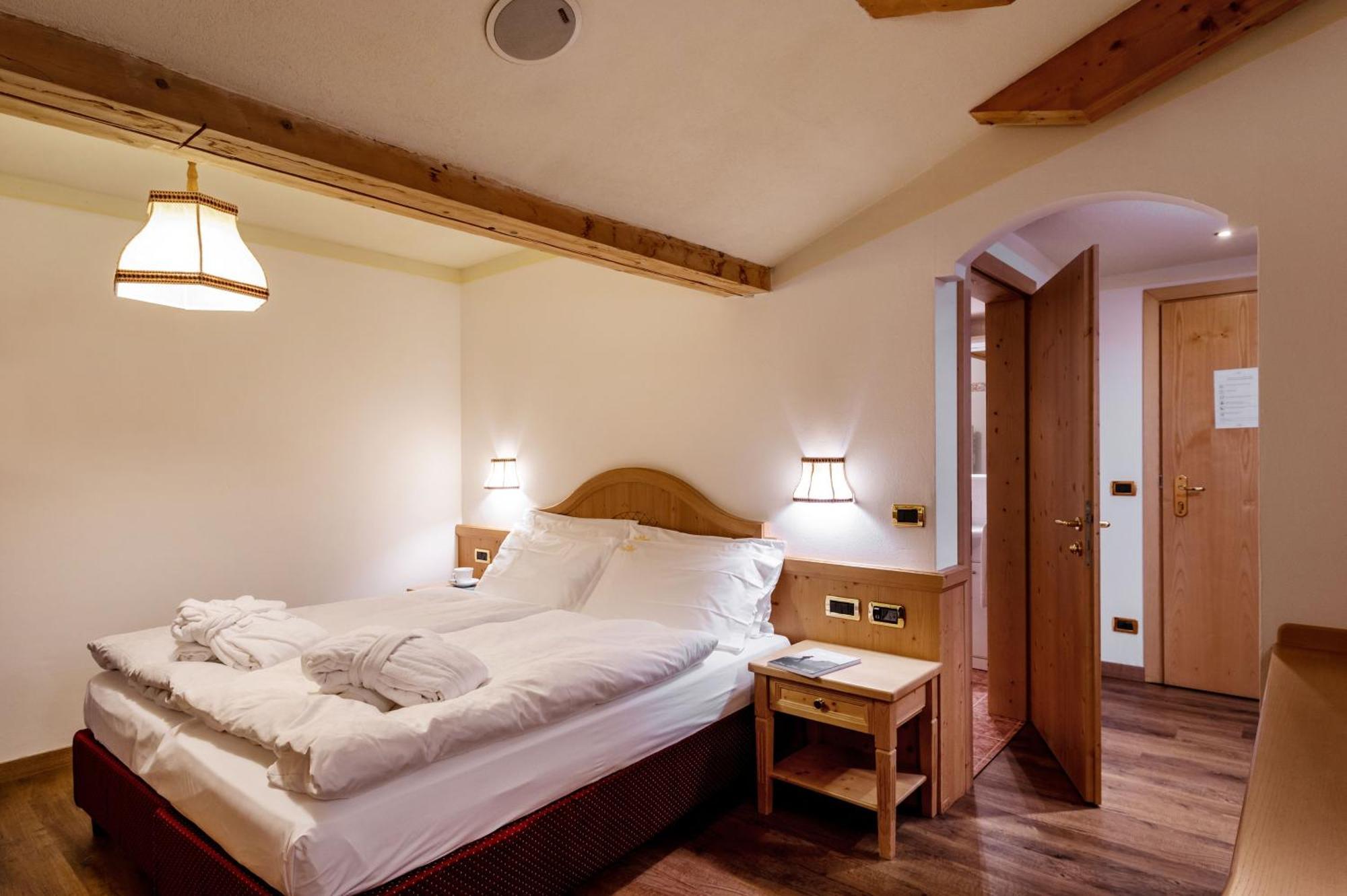 Hotel Terme Antico Bagno Pozza di Fassa Camera foto