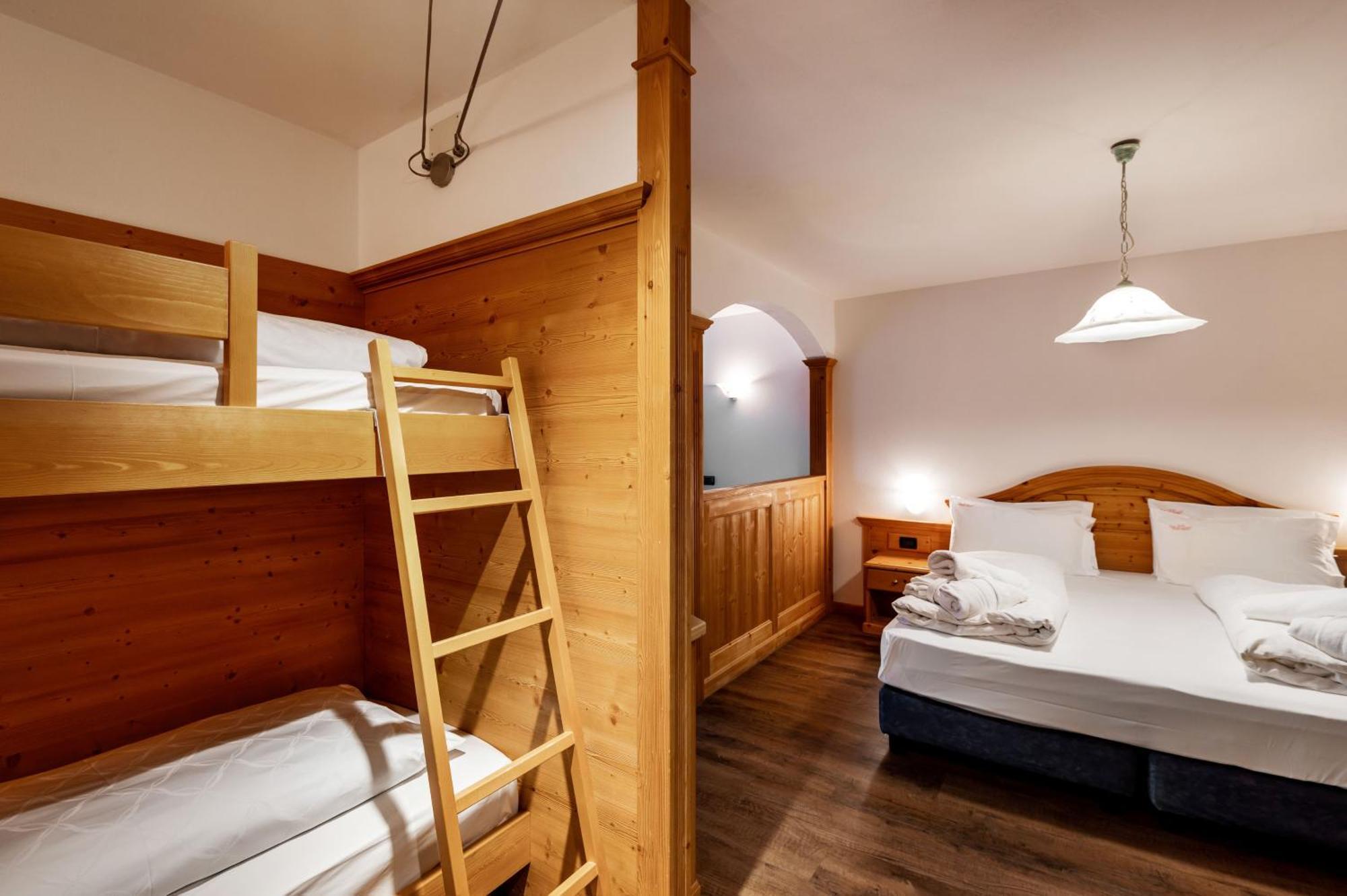 Hotel Terme Antico Bagno Pozza di Fassa Camera foto