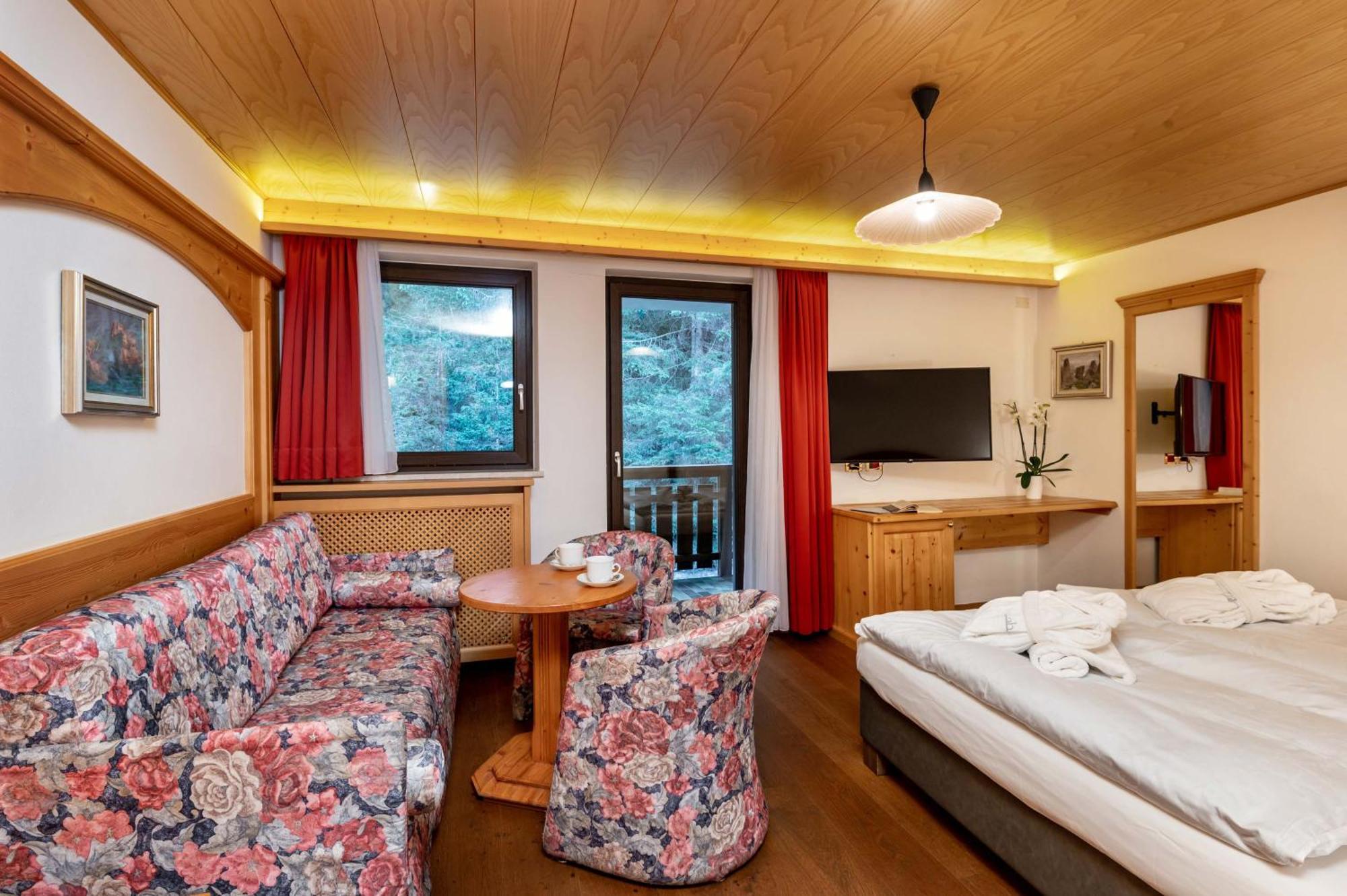 Hotel Terme Antico Bagno Pozza di Fassa Camera foto