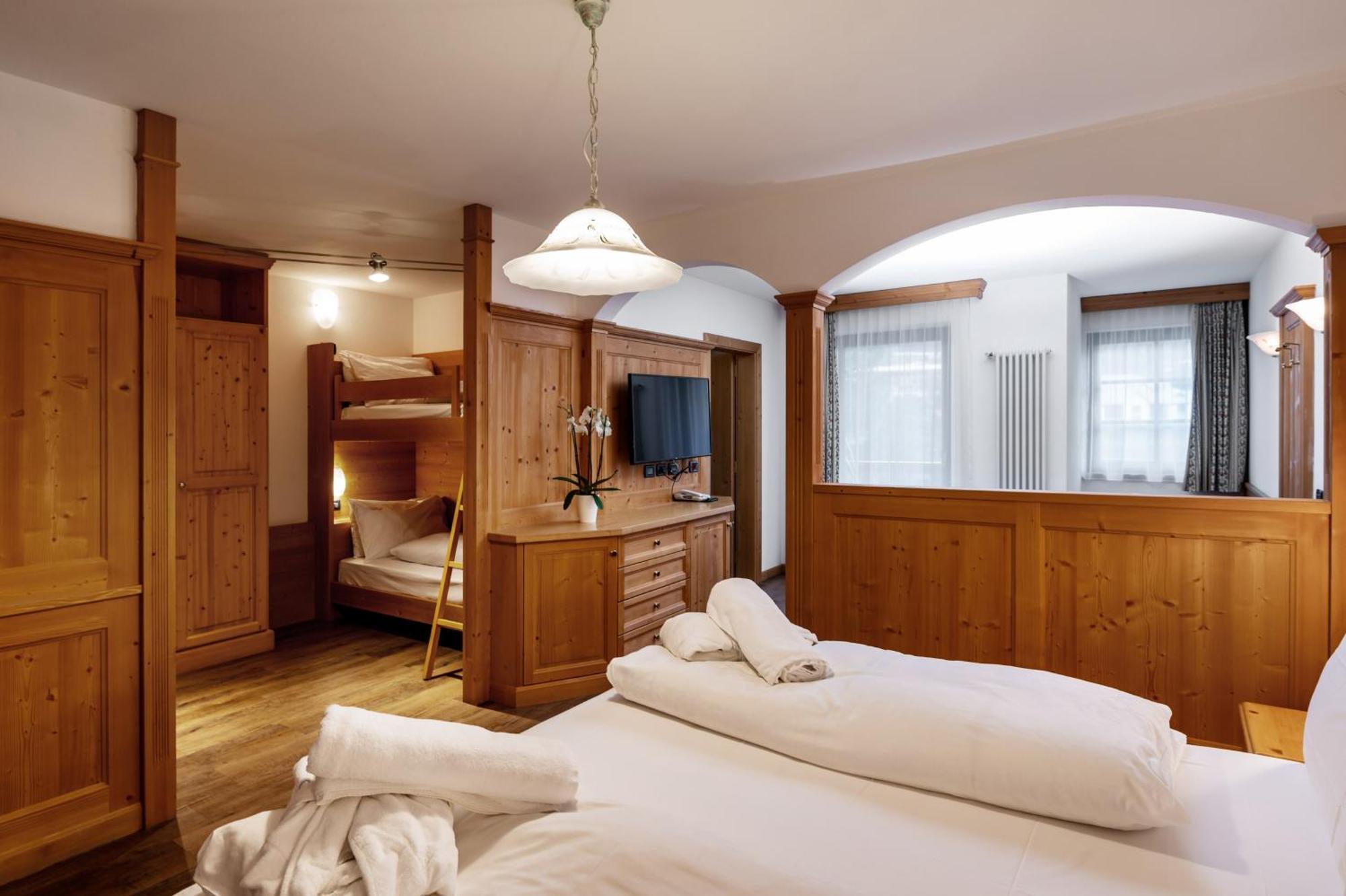 Hotel Terme Antico Bagno Pozza di Fassa Camera foto