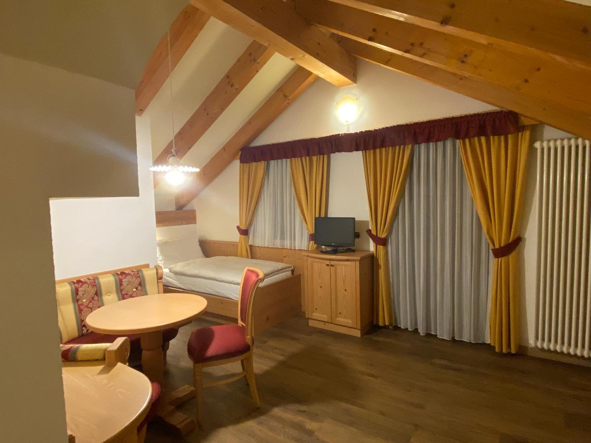 Hotel Terme Antico Bagno Pozza di Fassa Camera foto