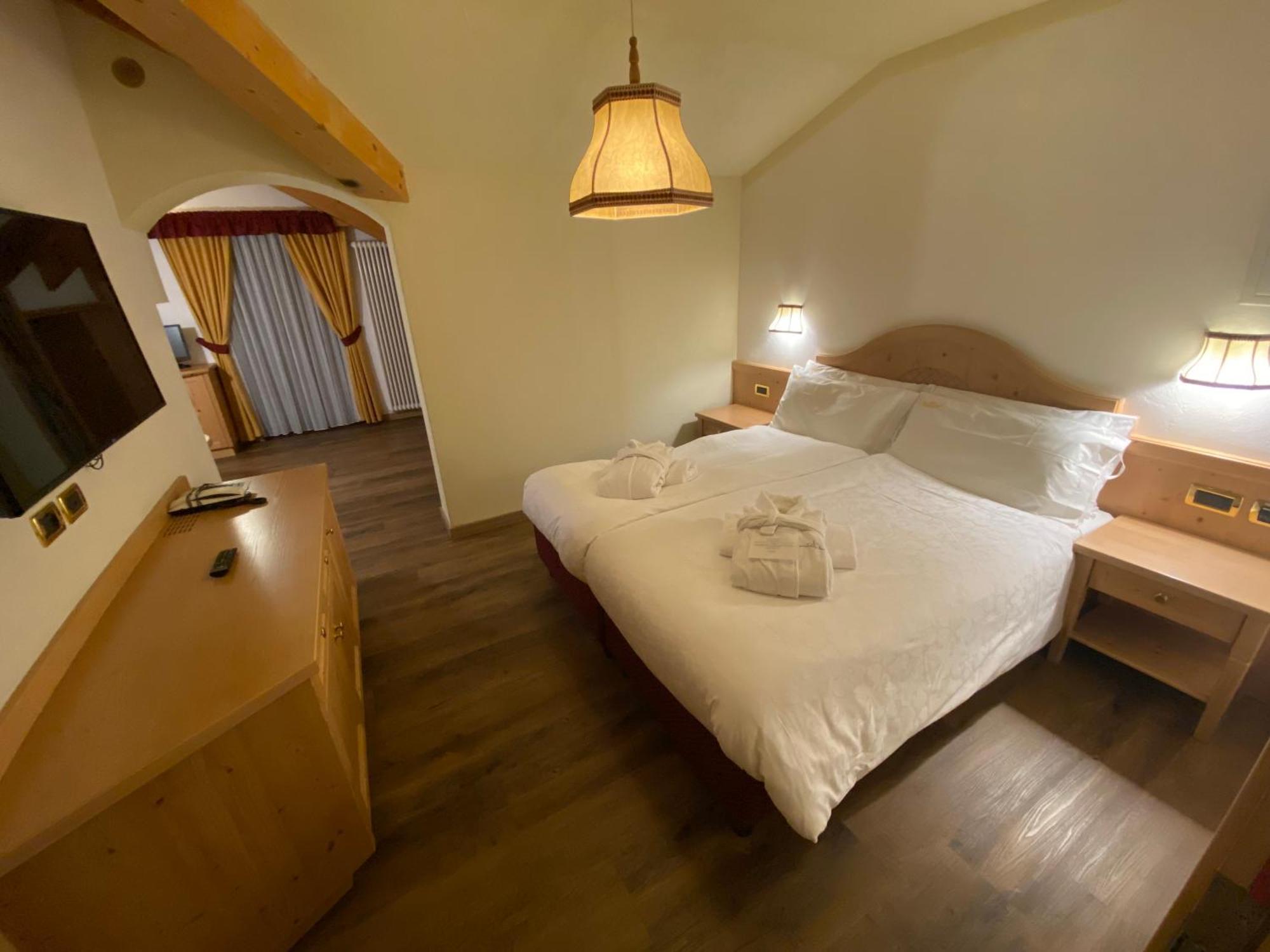 Hotel Terme Antico Bagno Pozza di Fassa Camera foto