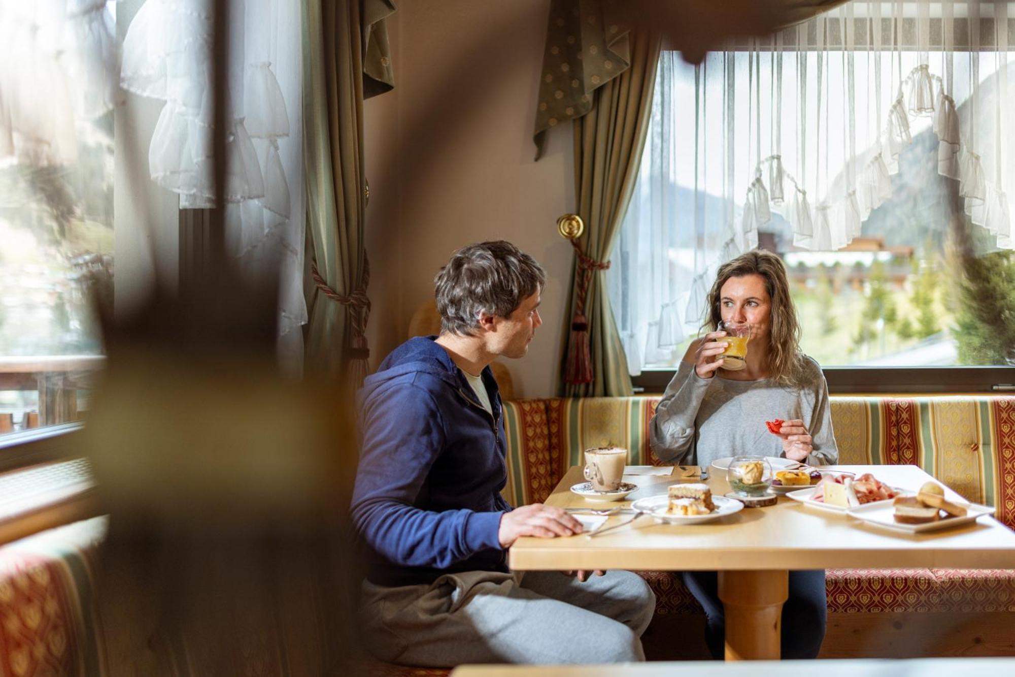 Hotel Terme Antico Bagno Pozza di Fassa Esterno foto