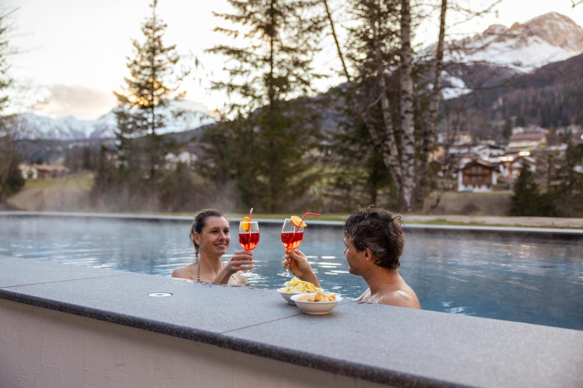 Hotel Terme Antico Bagno Pozza di Fassa Esterno foto