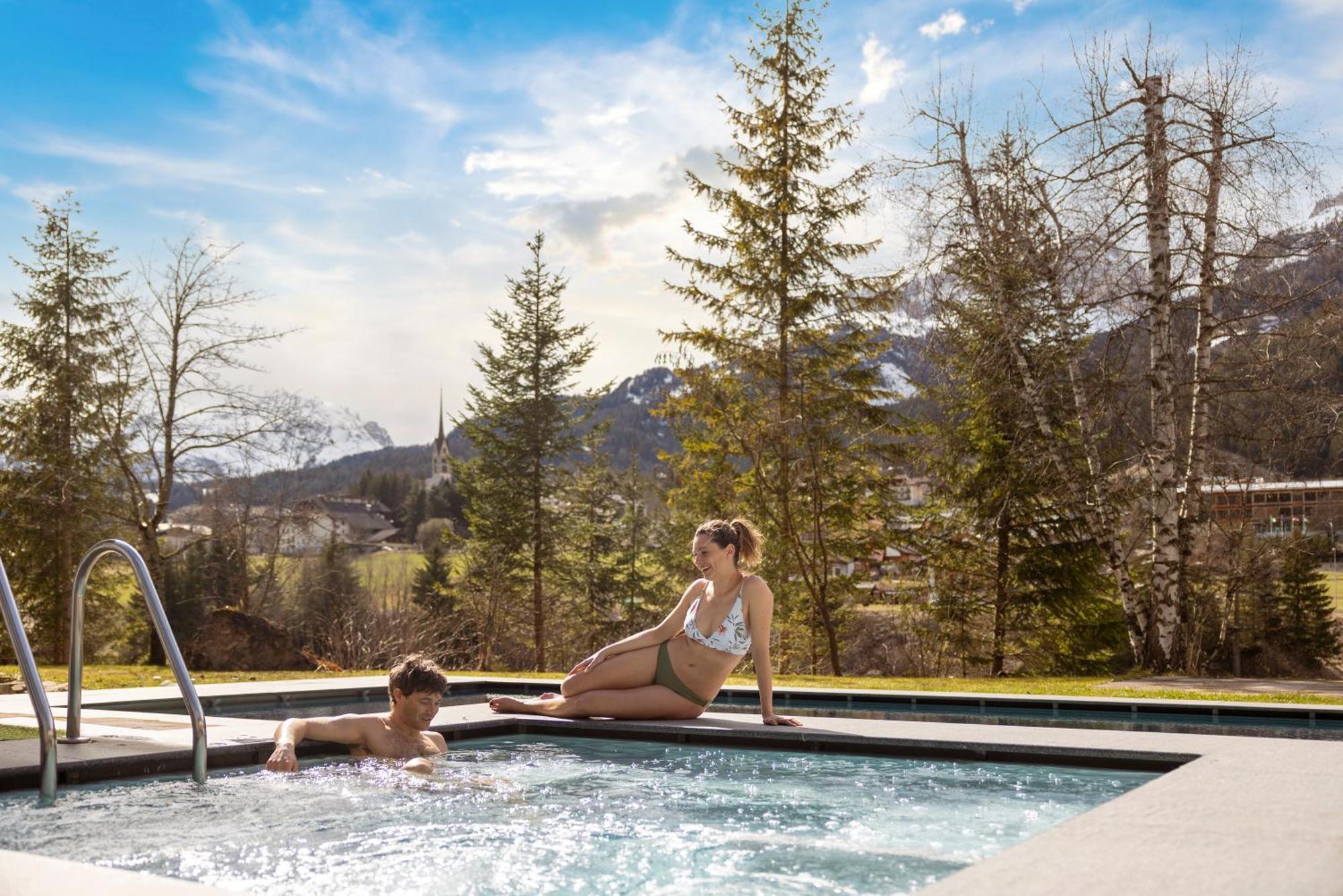 Hotel Terme Antico Bagno Pozza di Fassa Esterno foto