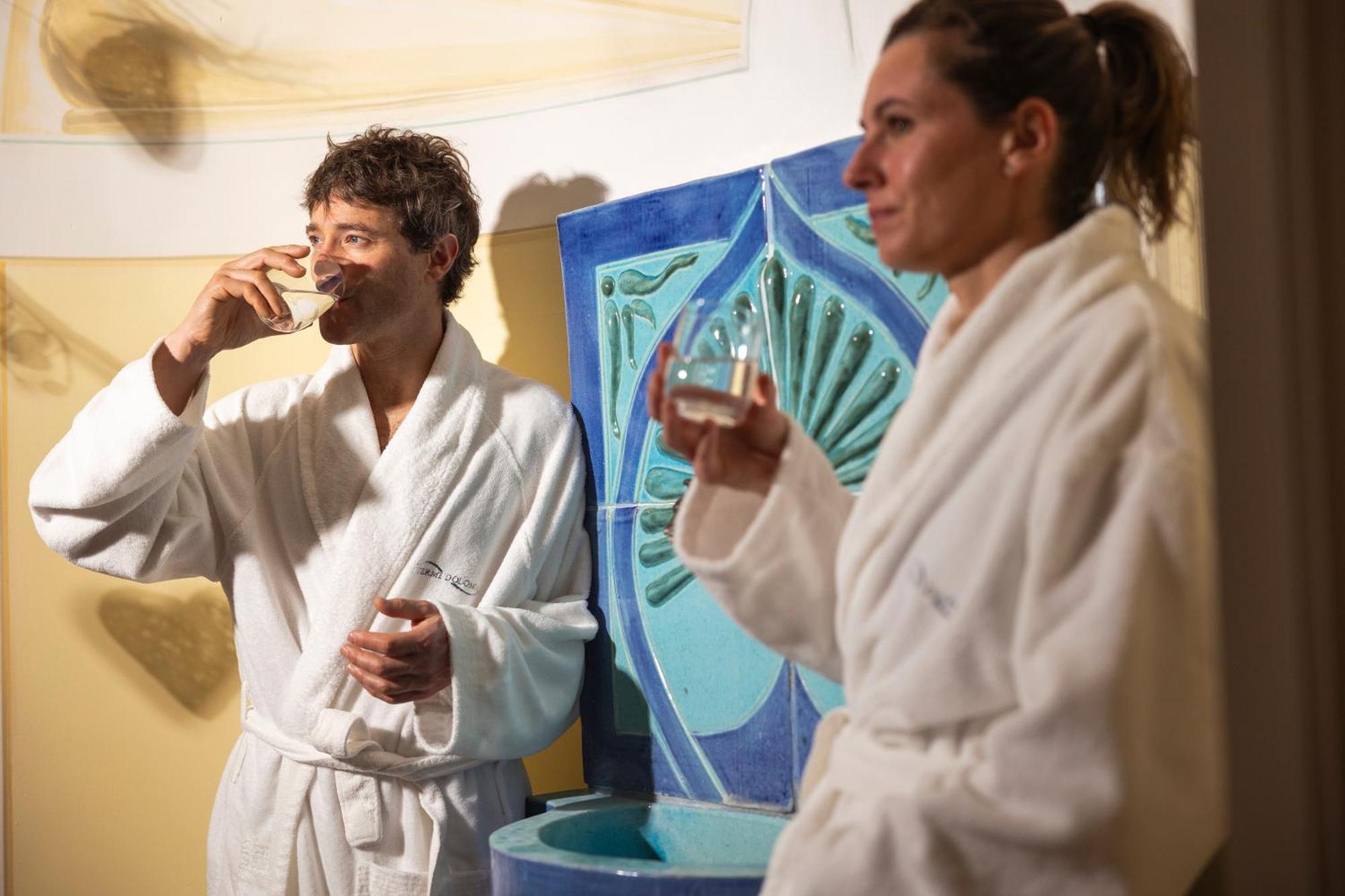 Hotel Terme Antico Bagno Pozza di Fassa Esterno foto